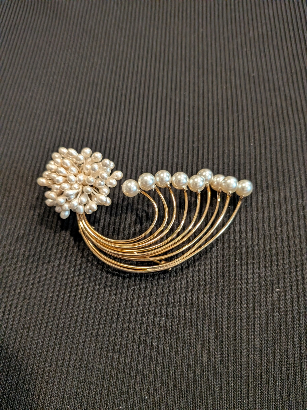 B#5: Vintage Faux Pearl Cluster Gold-Tone Ear Cuff — Elegant Women’s Jewelry